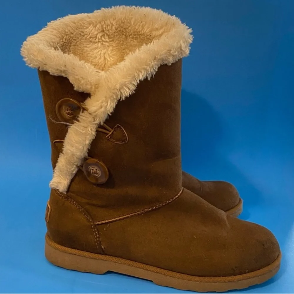 Makalu‎ Boots Women’s Size 7.5 Brown Pull On Faux Fur Lining Button